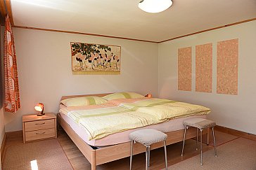 Ferienwohnung in Meiringen - Schlafzimmer Doppelbett