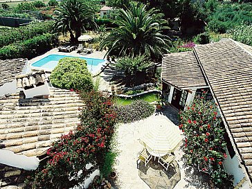 Ferienhaus in Puerto de Pollensa, Port de Pollença - Blick vom Turm über Patio, Teich und Pool