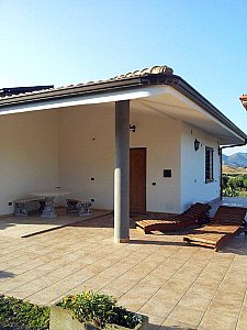 Ferienhaus in Gonnesa - Terrasse rund ums Haus