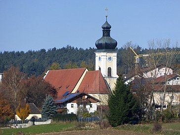 Ferienwohnung in Regen-March - Unsere Kirche im Ort