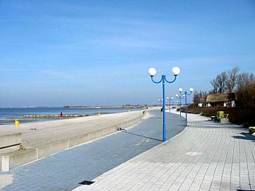 Ferienhaus in Makkum - Strandpromenade am IJsselmeer