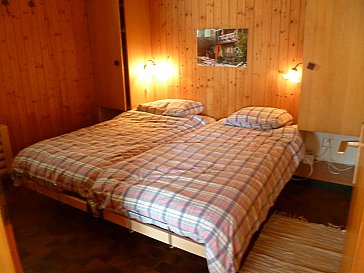 Ferienhaus in Fiesch - Schlafzimmer 1 + 2 sind gleich Matratzen 90x200m