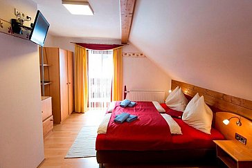 Ferienwohnung in Murau - Komfortzimmer mit Doppelbett und Doppelcouch