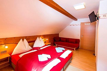 Ferienwohnung in Murau - Komfortzimmer mit Doppelbett und Doppelcouch