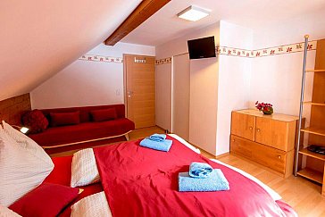 Ferienwohnung in Murau - Komfortzimmer mit Doppelbett und Doppelcouch