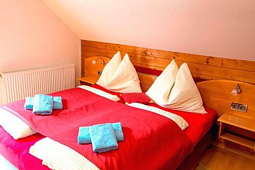 Ferienwohnung in Murau - Komfortzimmer mit Doppelbett und Doppelcouch