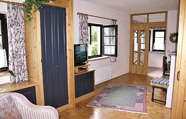 Ferienwohnung in Techendorf-Neusach - Ihre FEWO Wohnzimmer, im Hintergrund Küche