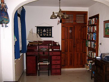 Ferienhaus in Jávea - Bibliothek mit Urlaubsliteratur