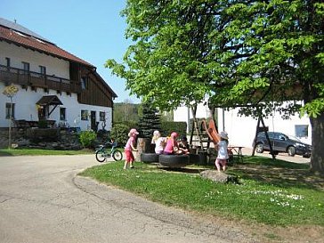 Ferienwohnung in Konzell - Spielplatz im Hof