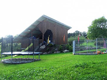 Ferienwohnung in Konzell - Grosse Spielscheune mit Trampolin und Sandkasten