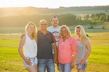 Ferienwohnung in Korbach-Hillershausen - Ihre Gastgeber - Familie Lahme