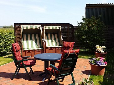 Ferienwohnung in St. Peter-Ording - Terrasse mit Strandkörben