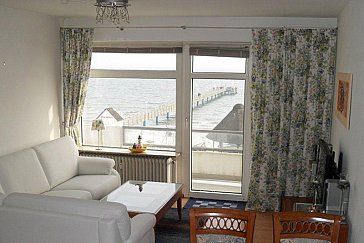 Ferienwohnung in Haffkrug - Das Wohnzimmer mit Seeblick