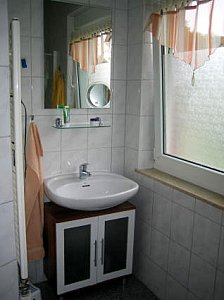 Ferienhaus in Dargun - Badezimmer mit Dusche und WC