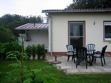 Ferienhaus in Dargun - Terrasse auf der Rückseite des Ferienhauses