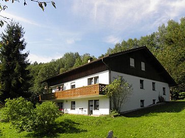 Ferienwohnung in Schorndorf-Neuhaus - Ferienhaus Steinkirchner - Ansicht vom Spielplatz