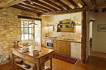 Ferienhaus in Bergerac - Küche mit Ausgang zur Terrasse