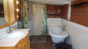 Ferienhaus in St. Peter-Ording - Bad mit Dusche und Badewanne