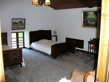 Ferienhaus in Foussais-Payré - Ein grosses Schlafzimmer mit französischen Betten