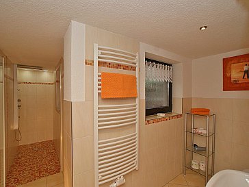 Ferienwohnung in Kirnitzschtal-Lichtenhain - Badezimmer mit DU / WC getrennt, Fussbodenheizung