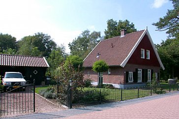 Ferienhaus in Winterswijk-Meddo - Ferienhaus und Einfahrt