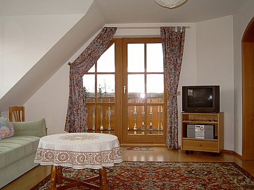 Ferienwohnung in Maisach - Wohnzimmer mit Balkon