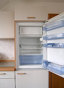 Ferienwohnung in Maisach - Kühlschrank mit Gefrierfach.