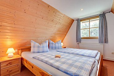 Ferienhaus in Ostseebad Dierhagen - Schlafzimmer mit Doppelbett im DG