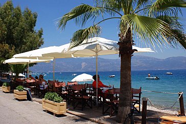 Ferienwohnung in Aegion-Longos - Kaffee-Bar direkt am Strand von Longos
