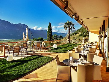 Ferienwohnung in Tramin - Frühstücksterrasse mit Ausblick