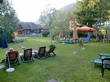Ferienwohnung in Dellach - Liegewiese am privaten Badestrand