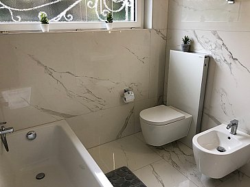 Ferienhaus in Bissone - Bad, Badewanne/Dusche, Bidet, Toilette, Lavabo