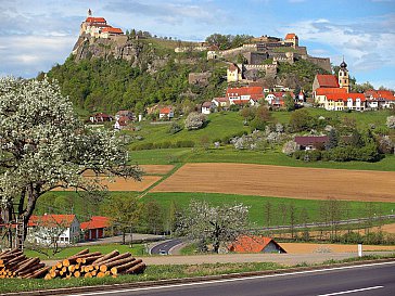 Ferienhaus in Kirchberg an der Raab - Die Riegersburg im Frühling