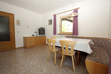Ferienwohnung in Lajen - Wohnküche mit Sat-Tv und gemütlicher Sitzecke