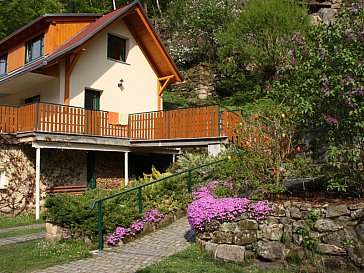 Ferienhaus in Hohnstein - Aufgang zum Ferienhaus mit PKW Stellplatz