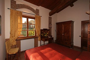 Ferienhaus in Peccioli - Schlafzimmer mit Doppelbett