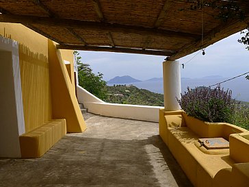 Ferienhaus in Filicudi-Liparische Inseln - Gäste Loggia renoviert 2013