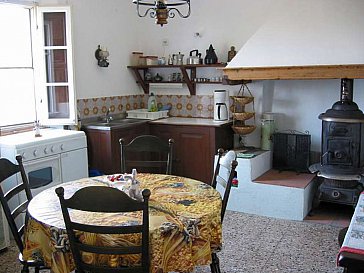 Ferienwohnung in Castellina Marittima - Die Küche ist komplett ausgestattet