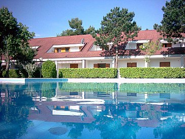 Ferienwohnung in Bibione - Blick über den Swimmingpool - Wohnung Nr. 21