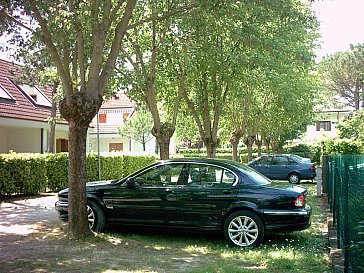 Ferienwohnung in Bibione - Schattige Stellplätze innerhalb der Anlage