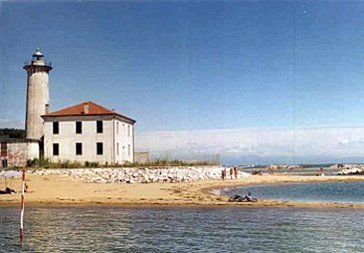 Ferienwohnung in Bibione - Der Leuchtturm Faro an der Meeres-Mündung