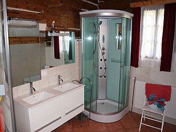 Ferienhaus in Ebene Reichenau - Hier sehen Sie einen Teil vom "Whirlpoolbadezimmer