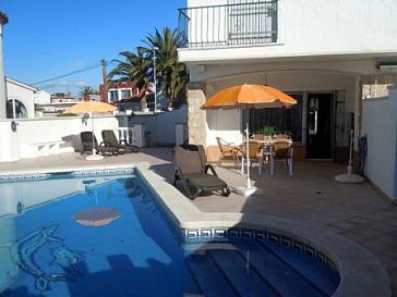 Ferienhaus in Ampuriabrava - Bereich zu dem Haus 131D, mit Pool 8x4m