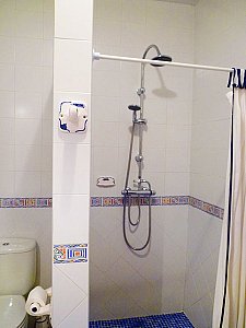 Ferienhaus in Cómpeta - Badezimmer mit gemauerter Dusche