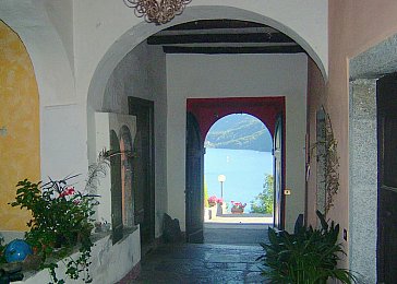 Ferienwohnung in Pettenasco - Ausgang Casa Caterina mit Blick zum Ortasee