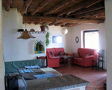 Ferienhaus in Lanjarón - Wohn-Essbereich mit offenem Kamin und Kachelofen