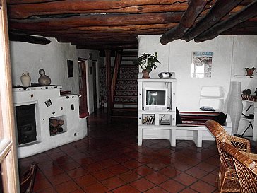 Ferienhaus in Lanjarón - Wohn-Essbereich mit offenem Kamin und Kachelofen