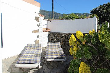 Ferienhaus in El Paso - Sonnenliegen im Innenhof