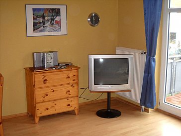 Ferienwohnung in Varel-Dangast - MiniStereoAnlage und ein SAT-Farbfernseher