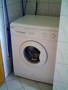 Ferienwohnung in Varel-Dangast - Im Badezimmer befindet sich eine Waschmaschine